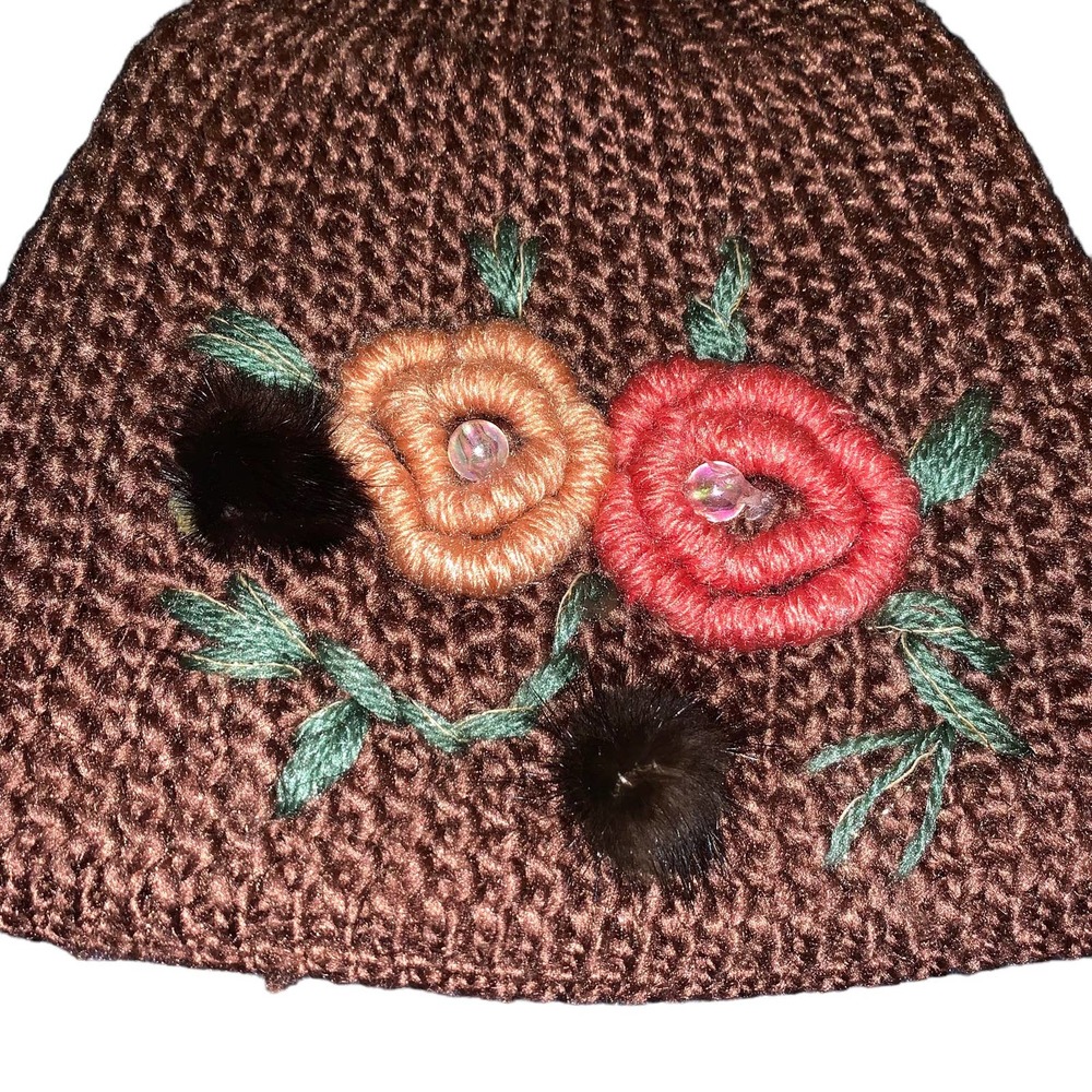 Knitted beanie with flowers - Picture 5 of 5